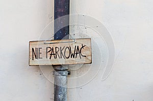 Wooden board with text nie parkowac, polish text Parking not all photo