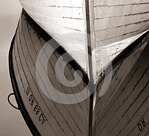 De madera un barco un rio 