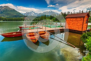 Dřevěné lodě na horském jezeře,Štrbské Pleso,Slovensko,Evropa