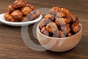 Wooden Bowl With Candied Organic Peanuts - Hypogaea de Arachis