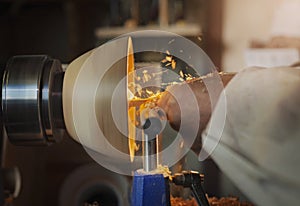 Wooden bowl making on lathe