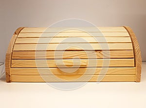 Wooden breadbasket for bread storage
