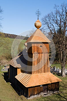 Drevený kostol Ochrany Presvätej Bohorodičky v obci Jedlinka