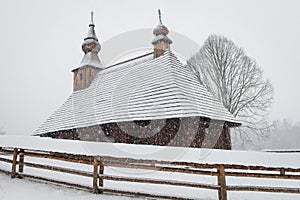 Drevený kostol sv Bazila Veľkého v obci Hrabová Roztoka, Slovensko