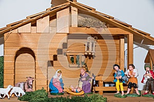 Wooden crib with carved crib figures