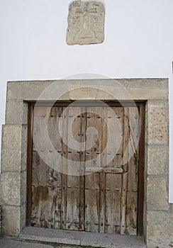 Wooden door in Candelario, photo