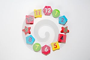 Wooden figures with numbers 1, 2, 3 ... and 12 are arranged in a circle