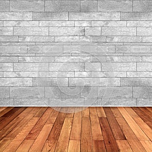 Dřevěný patro a bílý stěna 