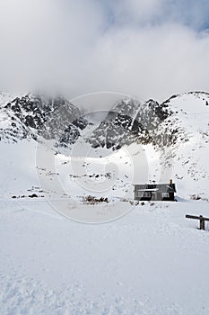 Dřevěný dům v blízkosti Lomnického štítu, Slovensko, oblast Vysoké Tatry