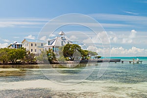 Wooden mansions at Caye Caulker island, Beli