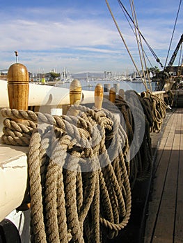 De madera barco de vela barandilla pendiente 