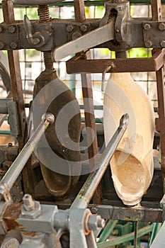 Wooden shoe machine