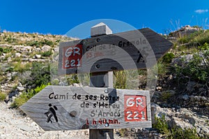 Wooden signpost for hikers in Mallorca along the GR 221