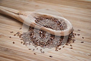 A wooden spoon with flax seeds