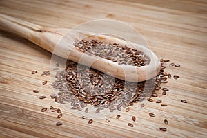 A wooden spoon with flax seeds