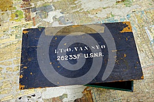 Di legno valigia militare marcatura 