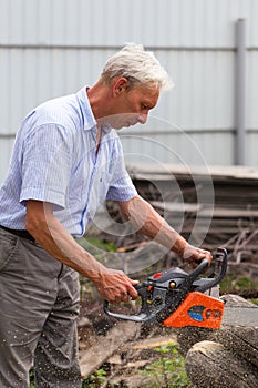 Woodman uses his chainsaw cut tree