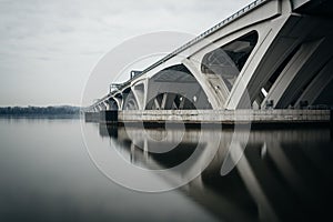 The Woodrow Wilson Bridge, over the Potomac River, seen from Ale