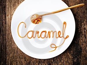 Word Caramel on white plate