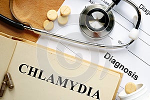 Word Chlamydia on a paper and pills.