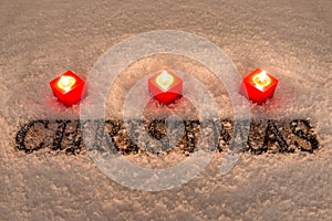 Una parola con neve un candele 