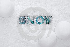 The word SNOW on a snow background