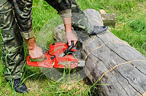 Work with the chiansaw