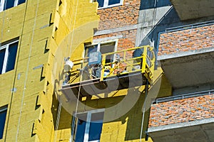 Work on the external walls of glass wool insulation and plaster
