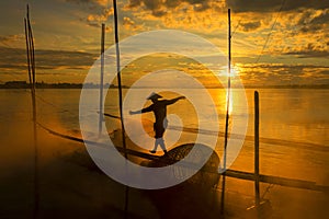 The work of fishermen on the Mekong River raft during sunrisà¸³