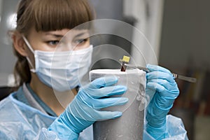 Work with frozen samples in biological laboratory