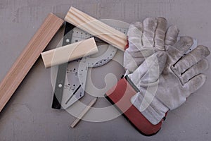 Work gloves with angle bar and skirting boards