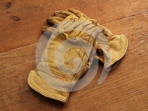 Work gloves on wood 1