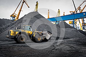 Work in port coal transshipment termina. photo