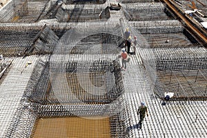 Lavoratore costruzione pagine creazione amplificazione metallo struttura calcestruzzo fusione 