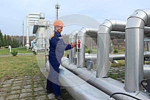 Worker draws arrows on pipes