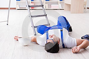 The worker after falling from height - unsafe behavior