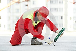 Worker filling joint with sealing foam