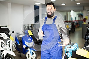 Worker helps choose the motorbikes