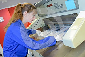 Worker and printing machine