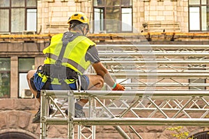 worker . Repairman, metal structures