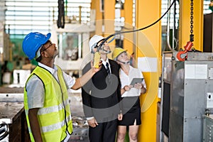 worker use remote to contol crane in factory