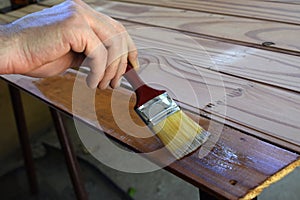 Worker varnishes wood