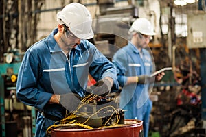 Workers cooperating while measuring a electronic