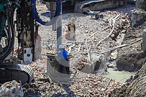 Workers and rotary drilling machine