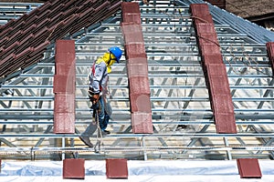 Workers are tiling new roof tiles.