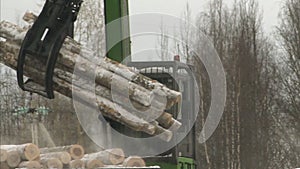 The workflow of a log loader at a woodworking plant.