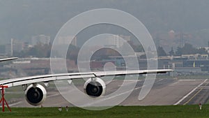 Working A380-800 airplane turbines