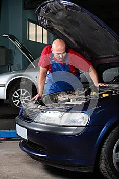 Working car mechanic