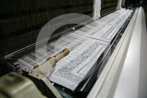 Working cotton loom