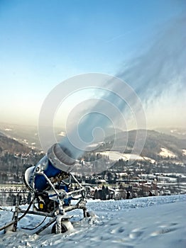 Working snow cannon